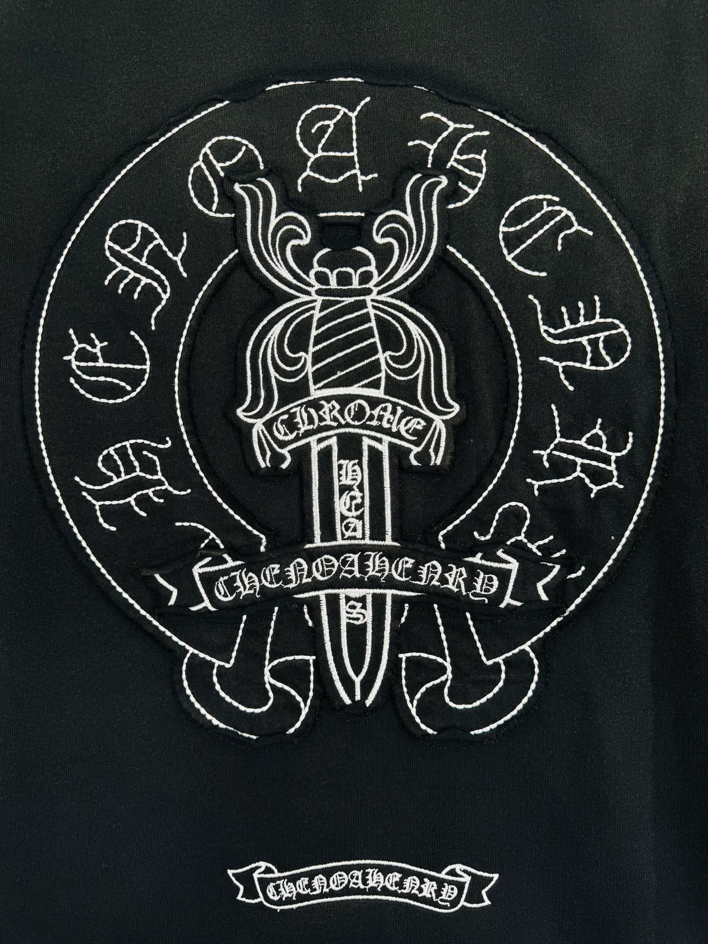 P250 ch high version Chrome Hearts 2025 new autumn and winter cross patch washed spray horse slip long-sleeved T-shirt, fabric: 26 double yarns, 320 grams weight, patch embroidery, heavy wash water ➕ fried color + spray horse slip printing process: patch embroidery, secondary color spray horse slip process Color: black white Size: S M L XL Style number: 5185
